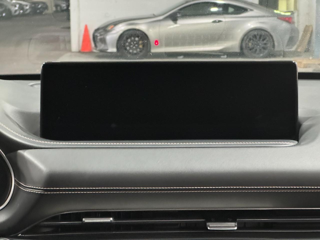 Genesis GV80 Vehicle Full-screen Gallery Image 13