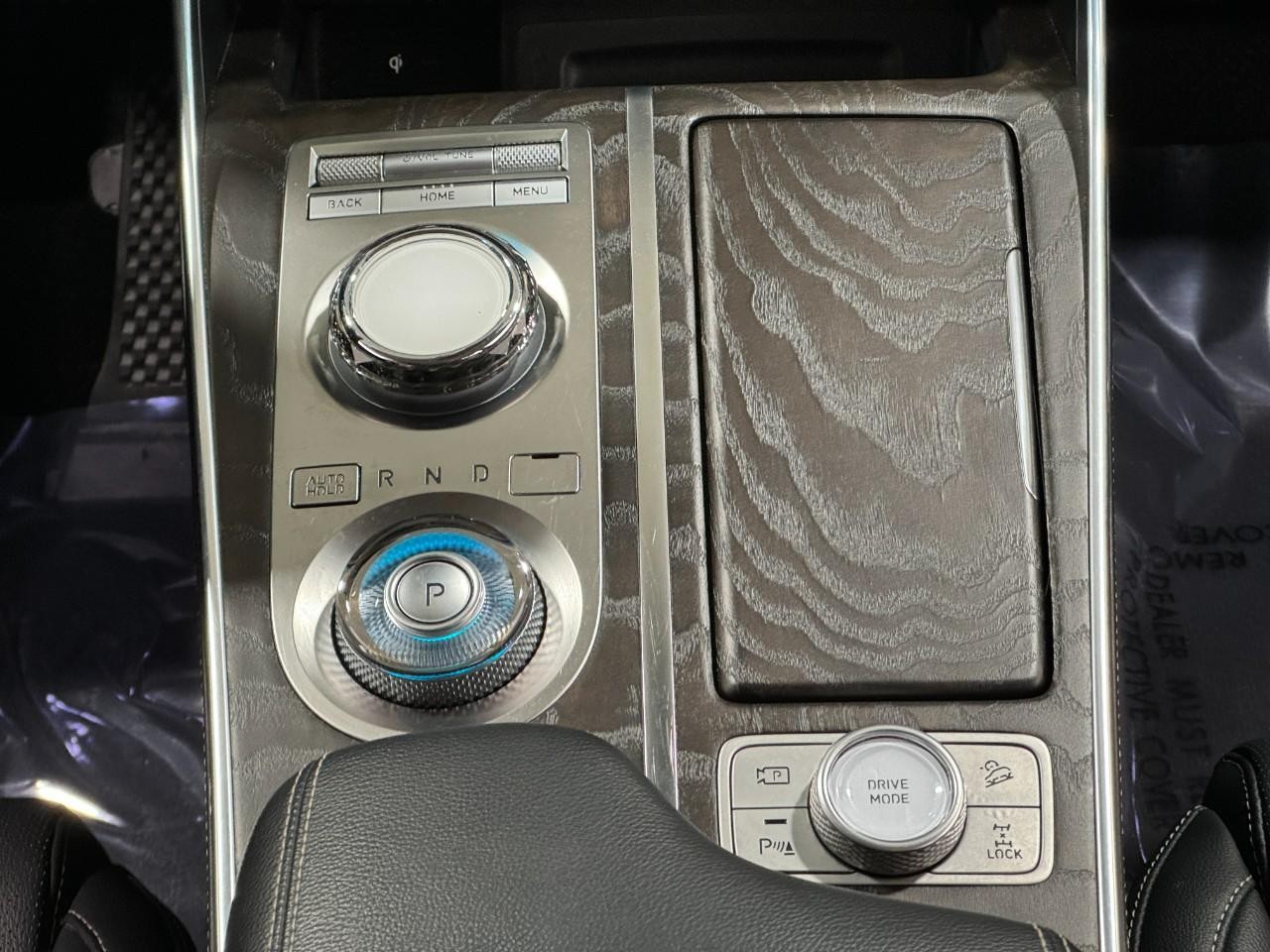 Genesis GV80 Vehicle Full-screen Gallery Image 15