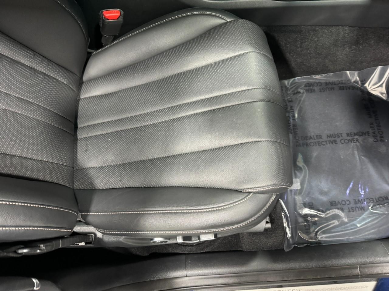 Genesis GV80 Vehicle Full-screen Gallery Image 18