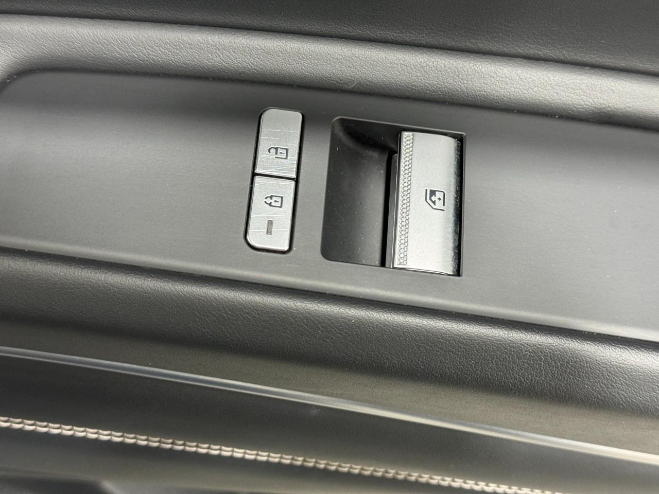 Genesis GV80 Vehicle Full-screen Gallery Image 20