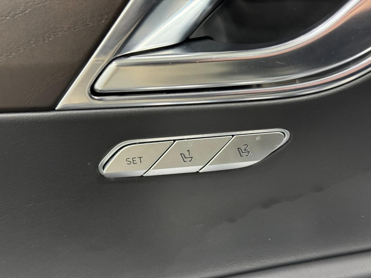 Genesis GV80 Vehicle Full-screen Gallery Image 21