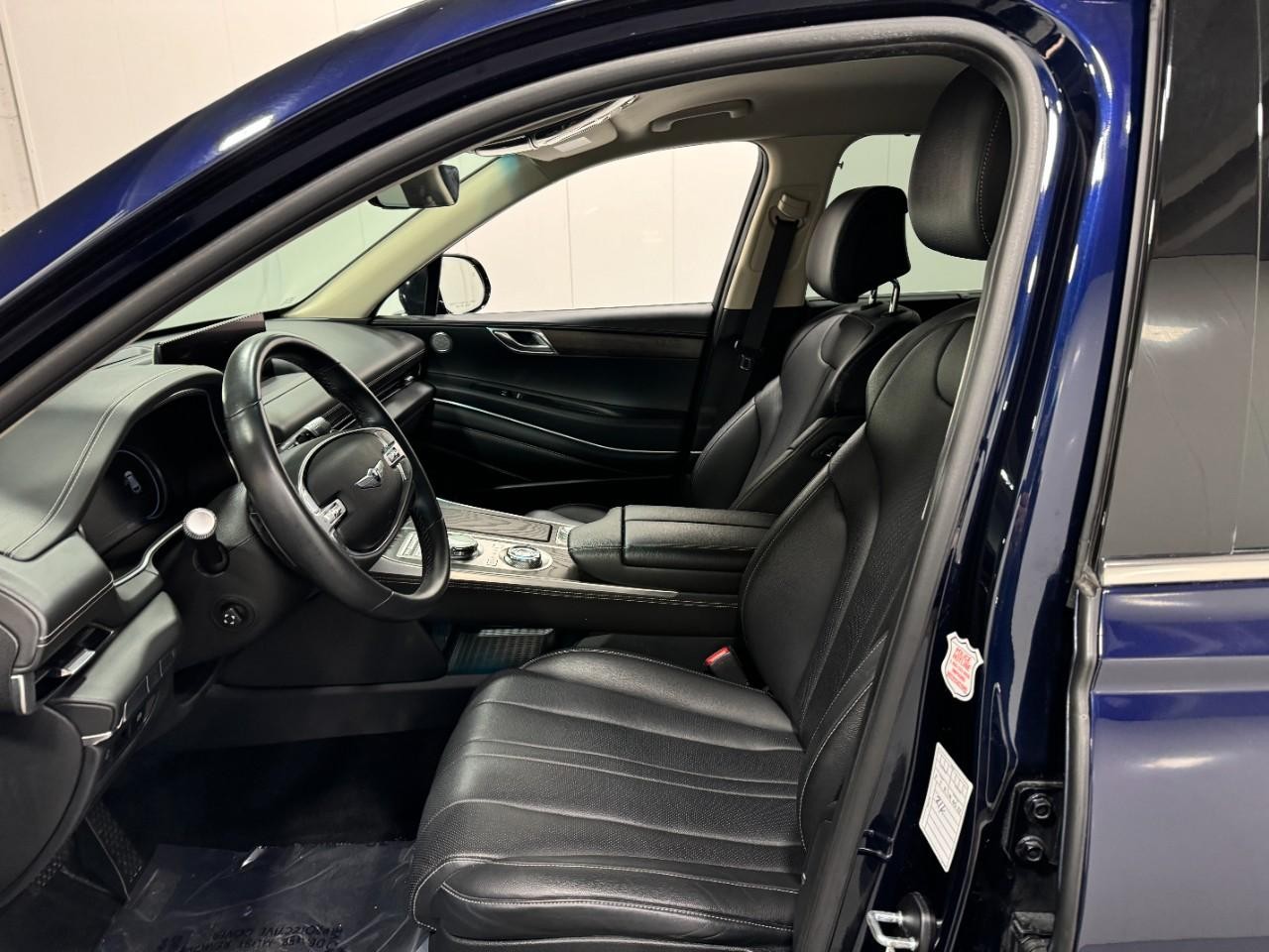 Genesis GV80 Vehicle Full-screen Gallery Image 23