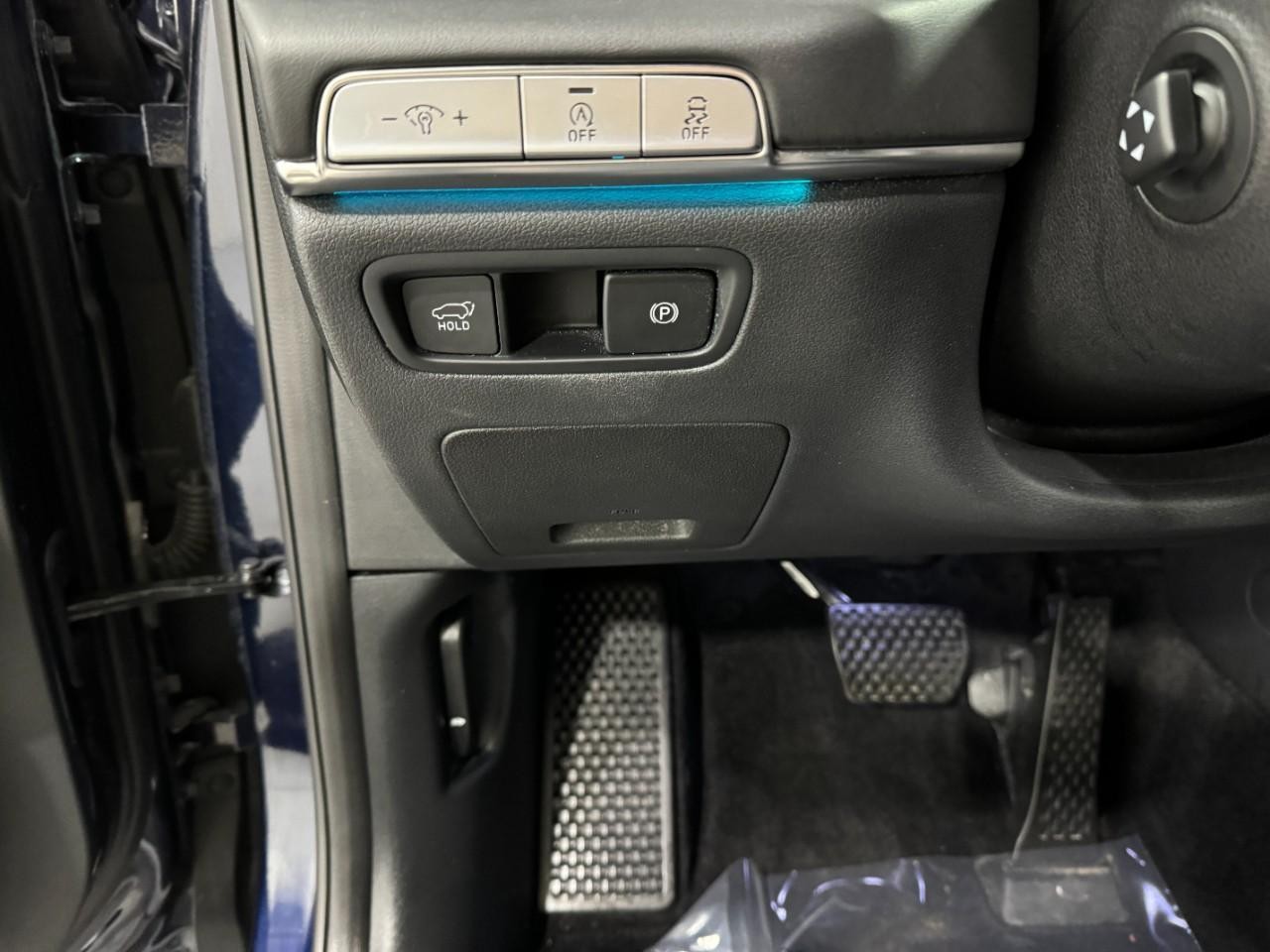 Genesis GV80 Vehicle Full-screen Gallery Image 26