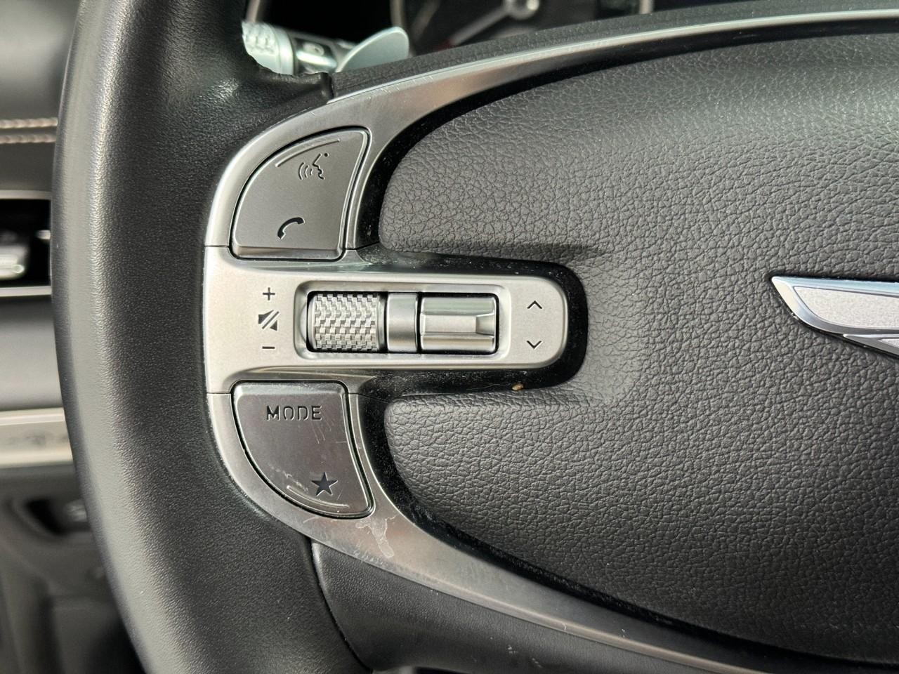 Genesis GV80 Vehicle Full-screen Gallery Image 27