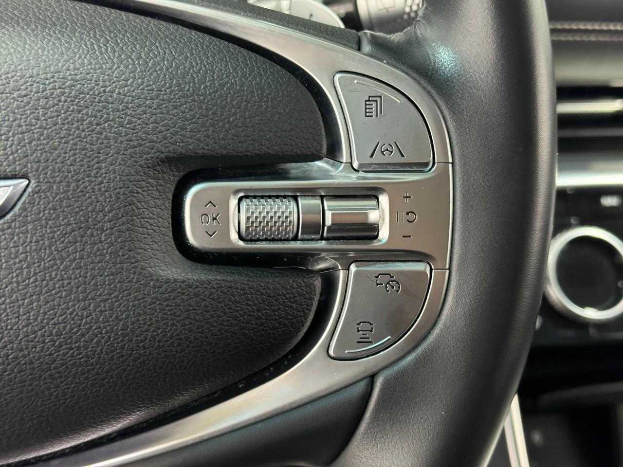 Genesis GV80 Vehicle Full-screen Gallery Image 28