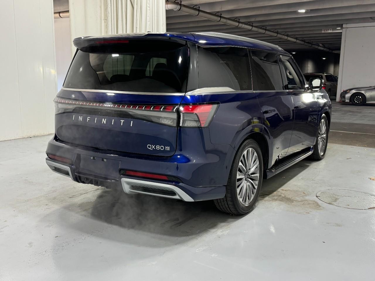 INFINITI QX80 Vehicle Full-screen Gallery Image 4