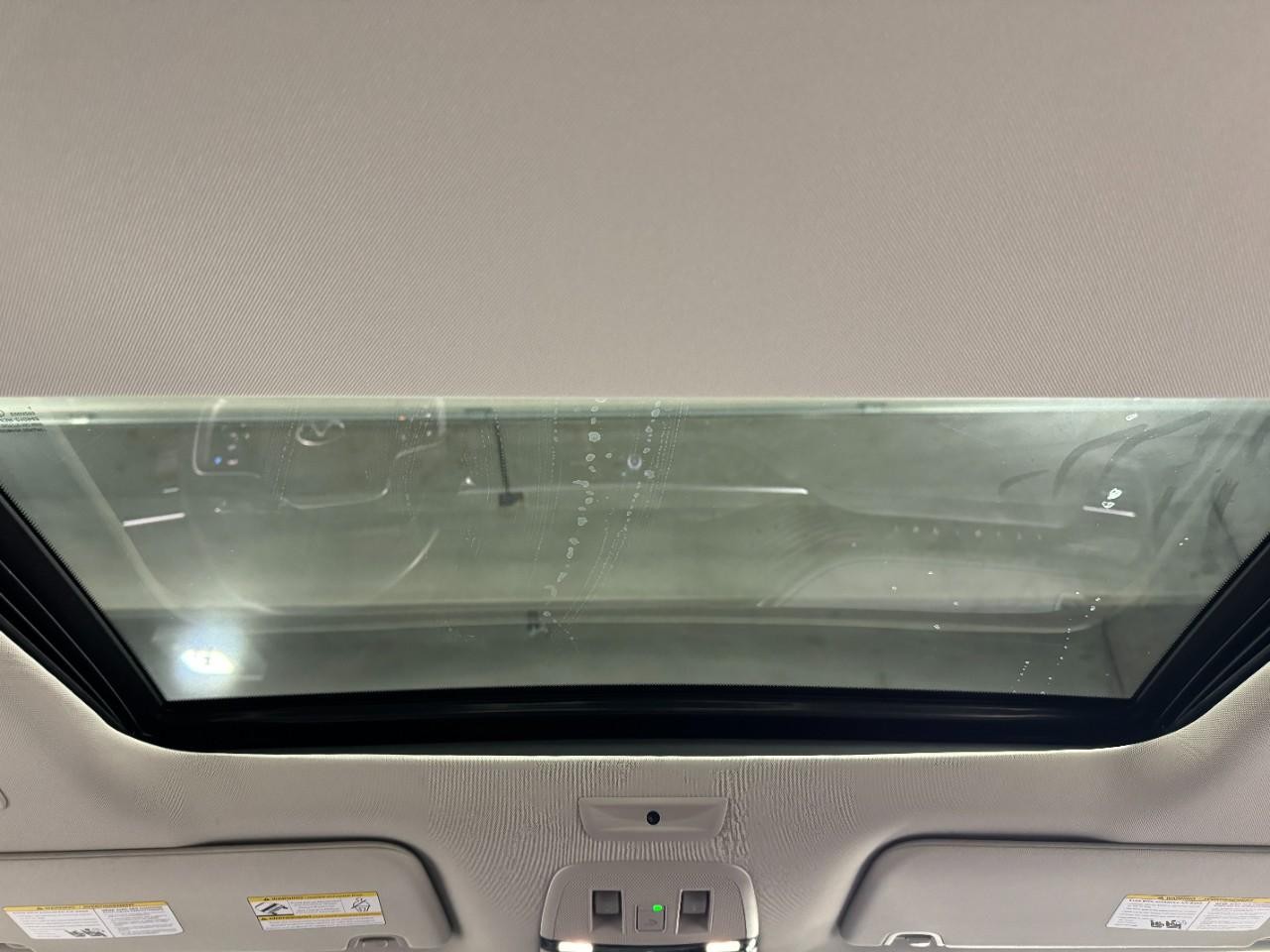 INFINITI QX80 Vehicle Full-screen Gallery Image 14