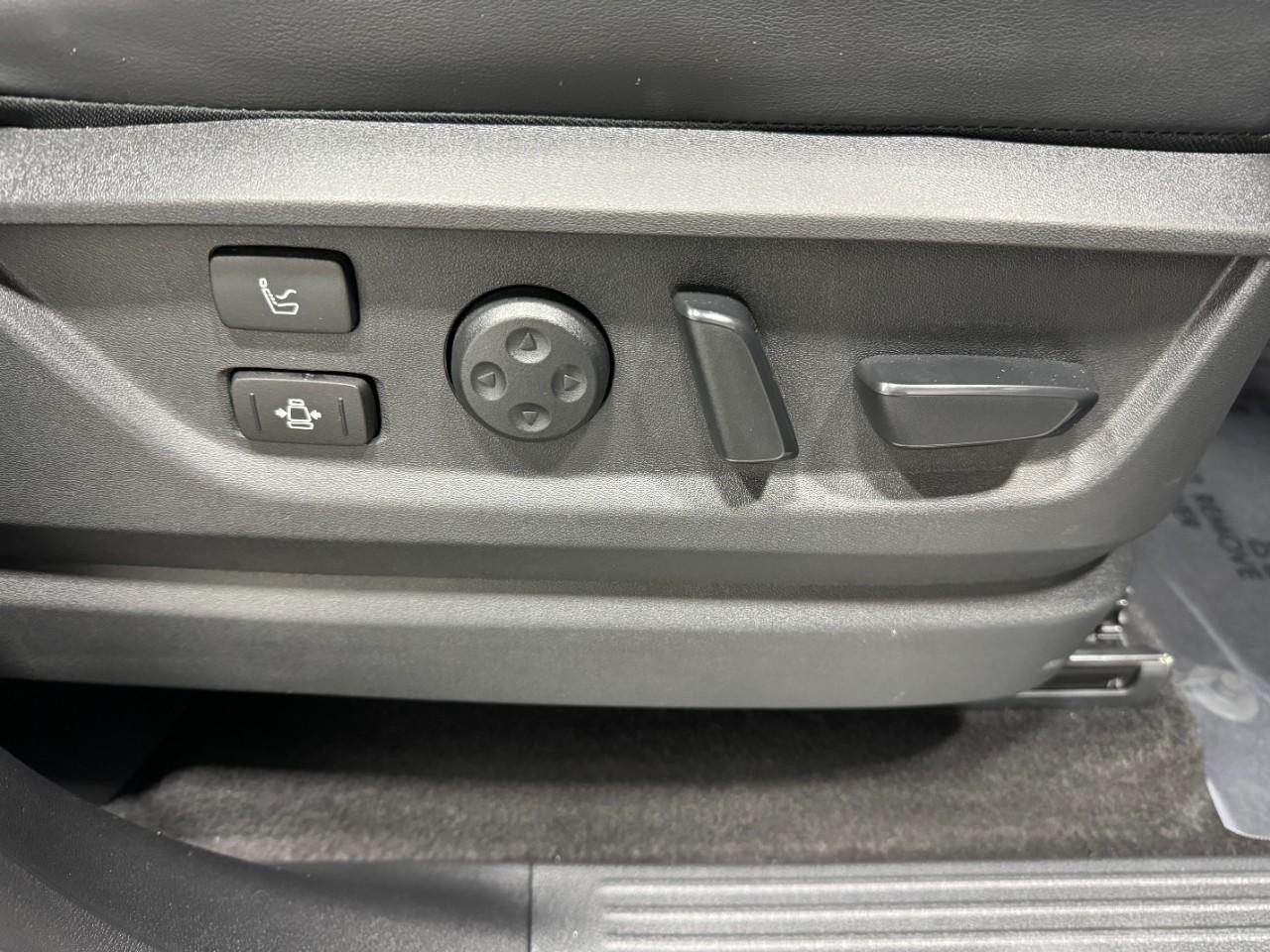 INFINITI QX80 Vehicle Full-screen Gallery Image 22