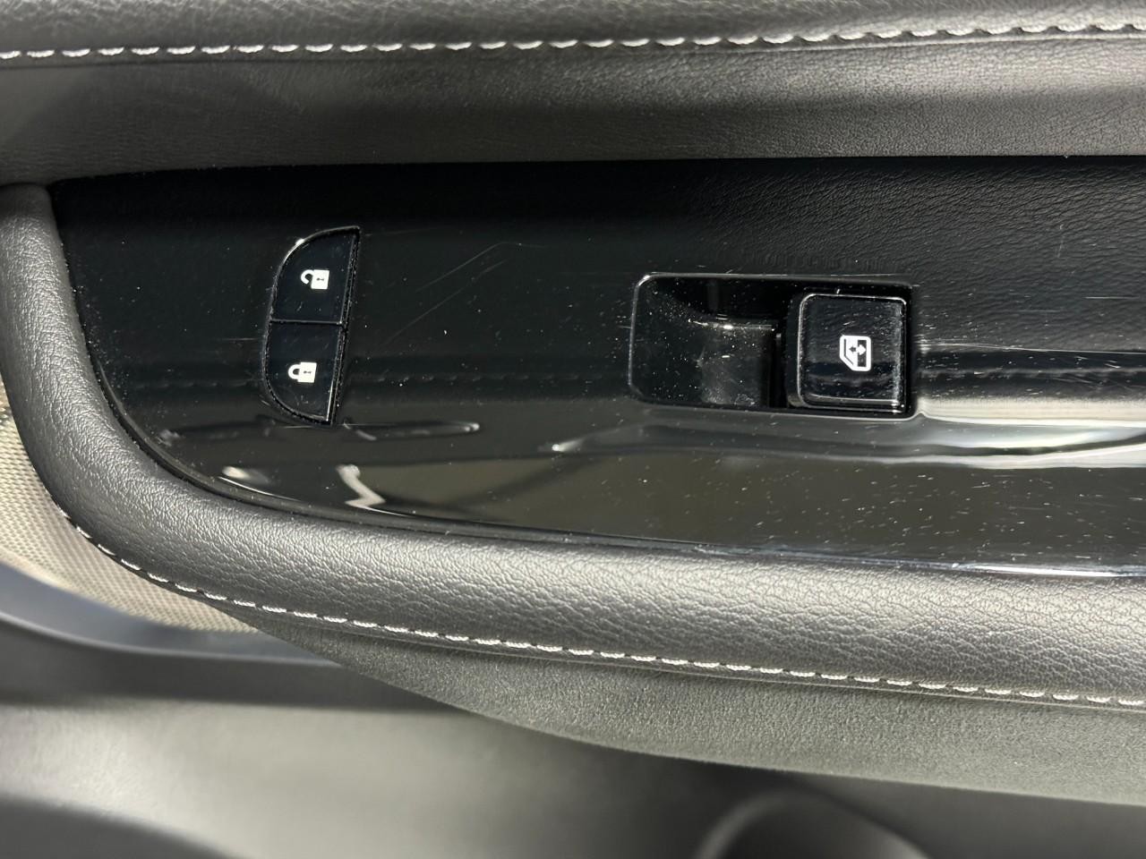 INFINITI QX80 Vehicle Full-screen Gallery Image 24