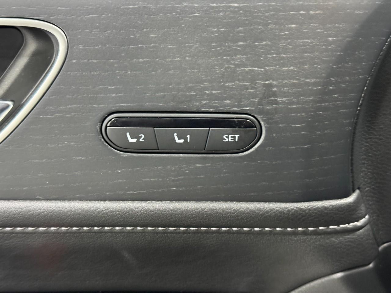 INFINITI QX80 Vehicle Full-screen Gallery Image 26