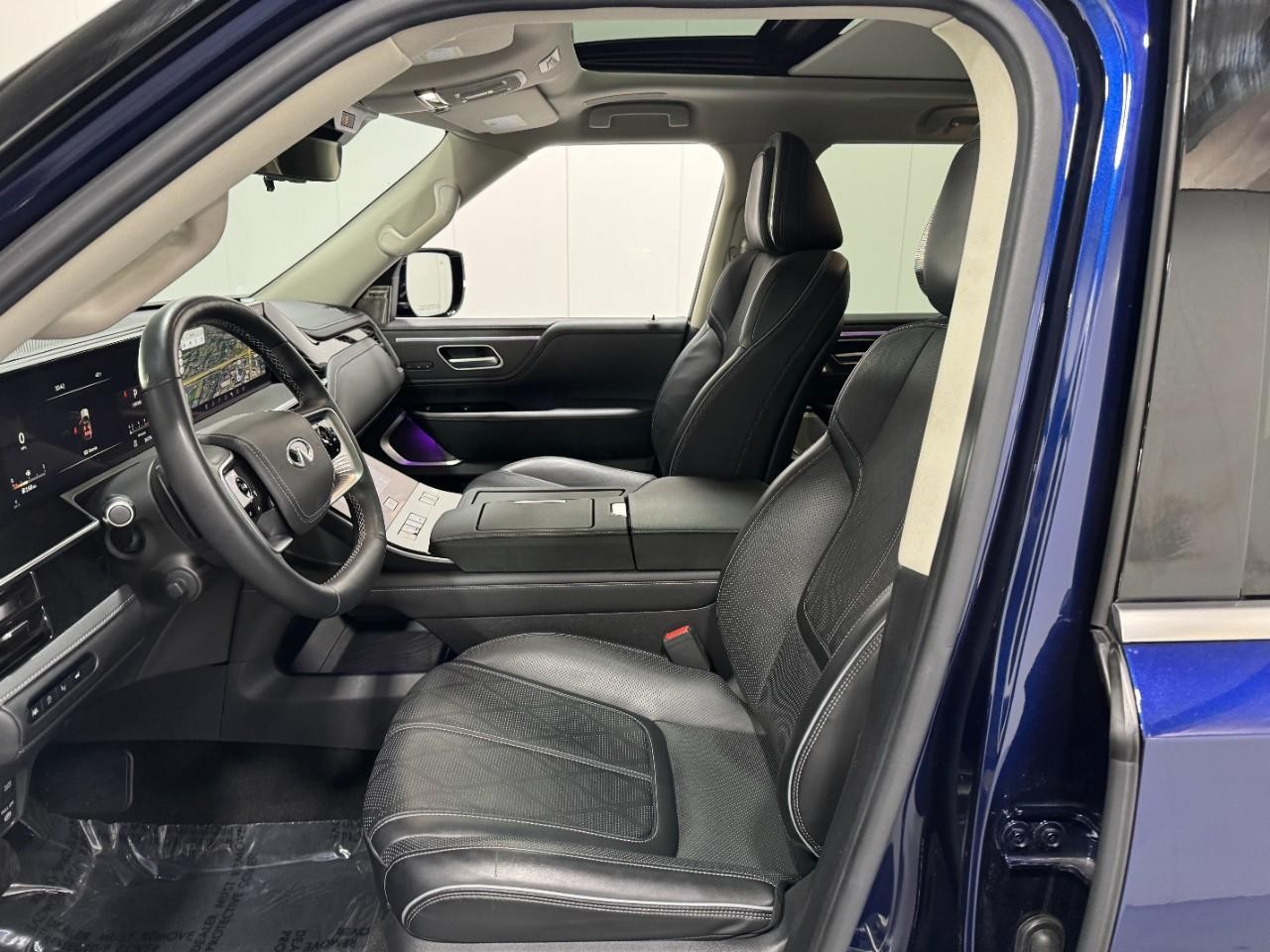 INFINITI QX80 Vehicle Full-screen Gallery Image 28