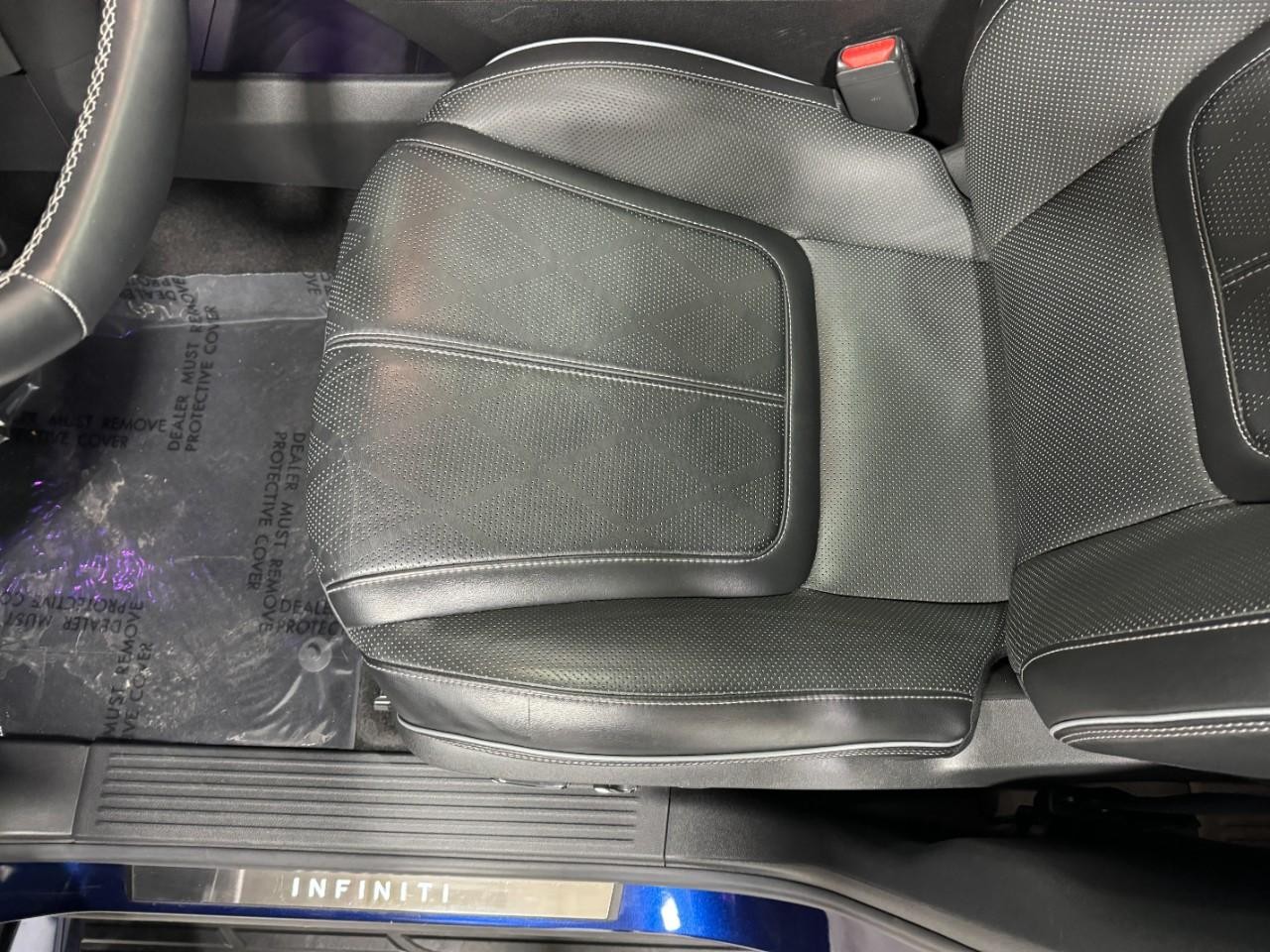 INFINITI QX80 Vehicle Full-screen Gallery Image 29