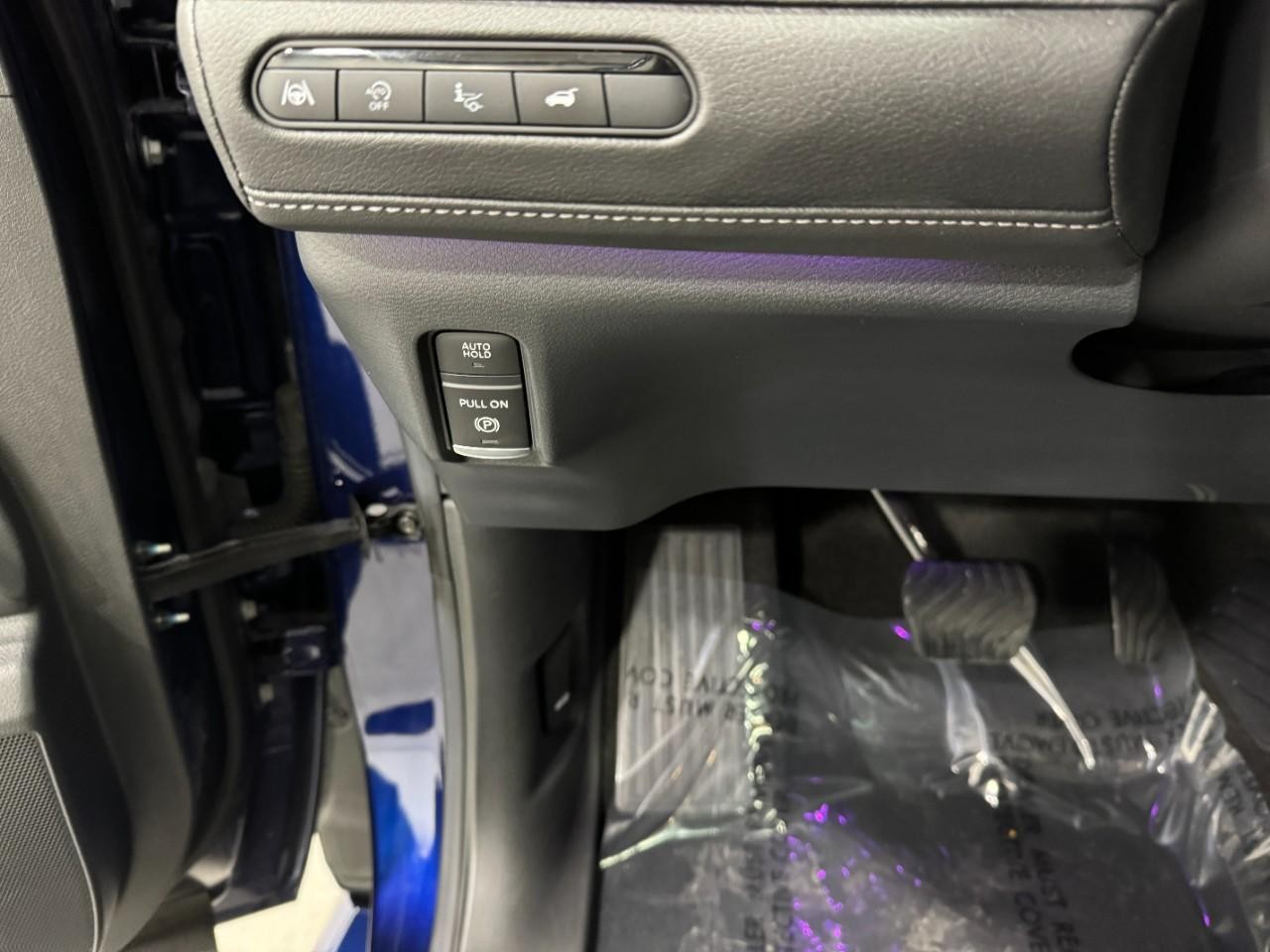 INFINITI QX80 Vehicle Full-screen Gallery Image 31