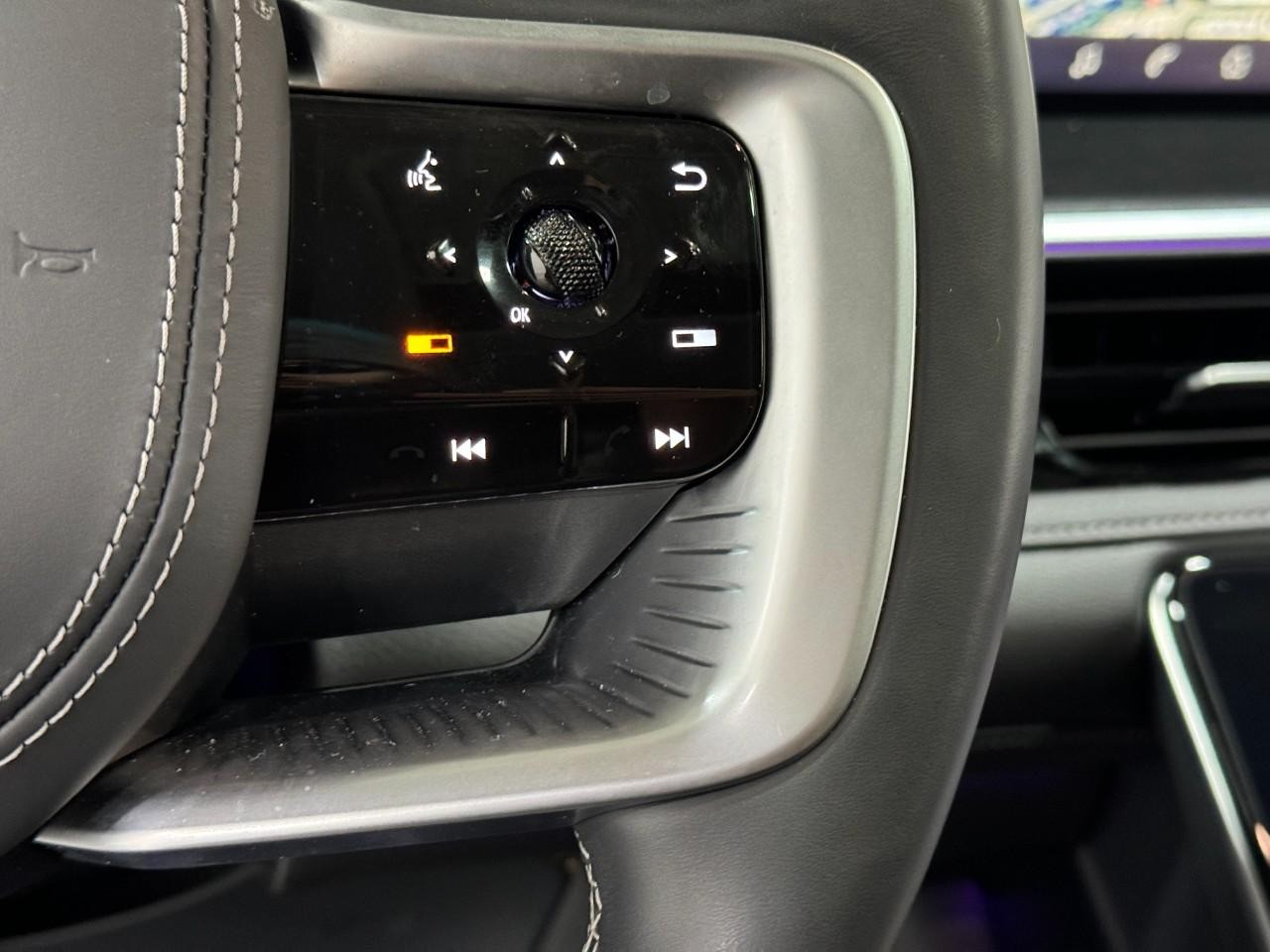 INFINITI QX80 Vehicle Full-screen Gallery Image 33