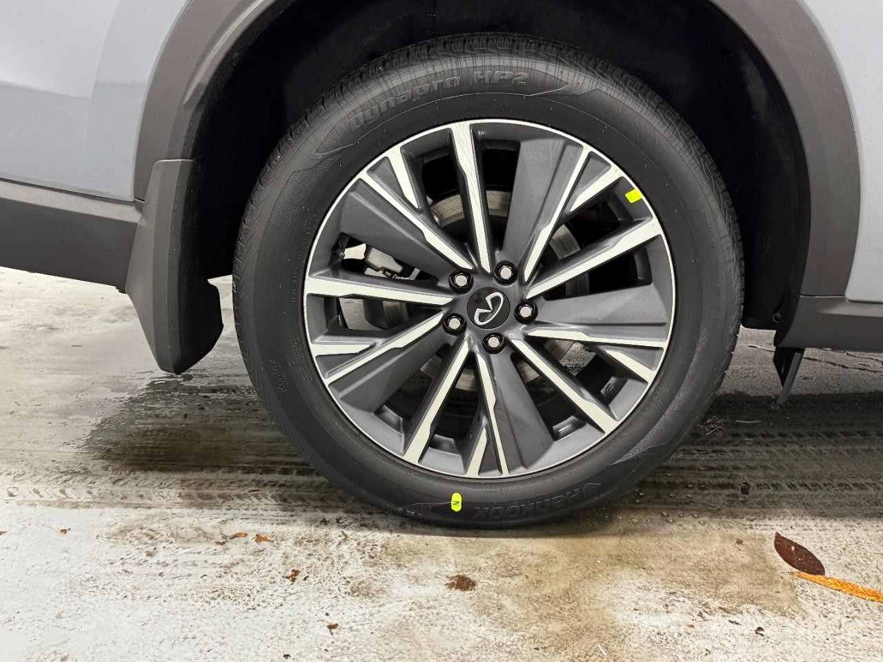 INFINITI QX60 Vehicle Full-screen Gallery Image 5