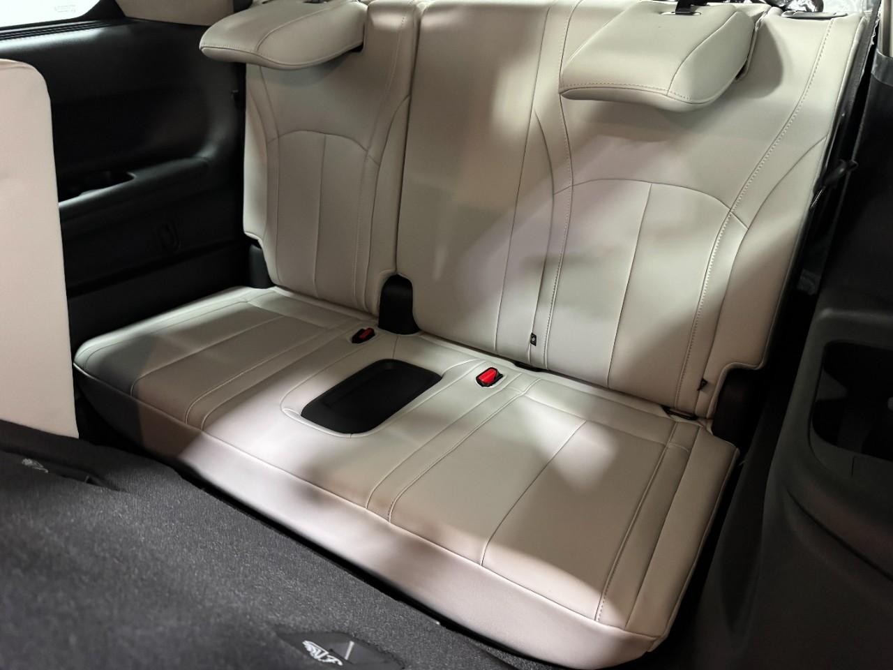 INFINITI QX60 Vehicle Full-screen Gallery Image 8