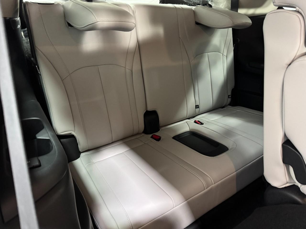 INFINITI QX60 Vehicle Full-screen Gallery Image 11