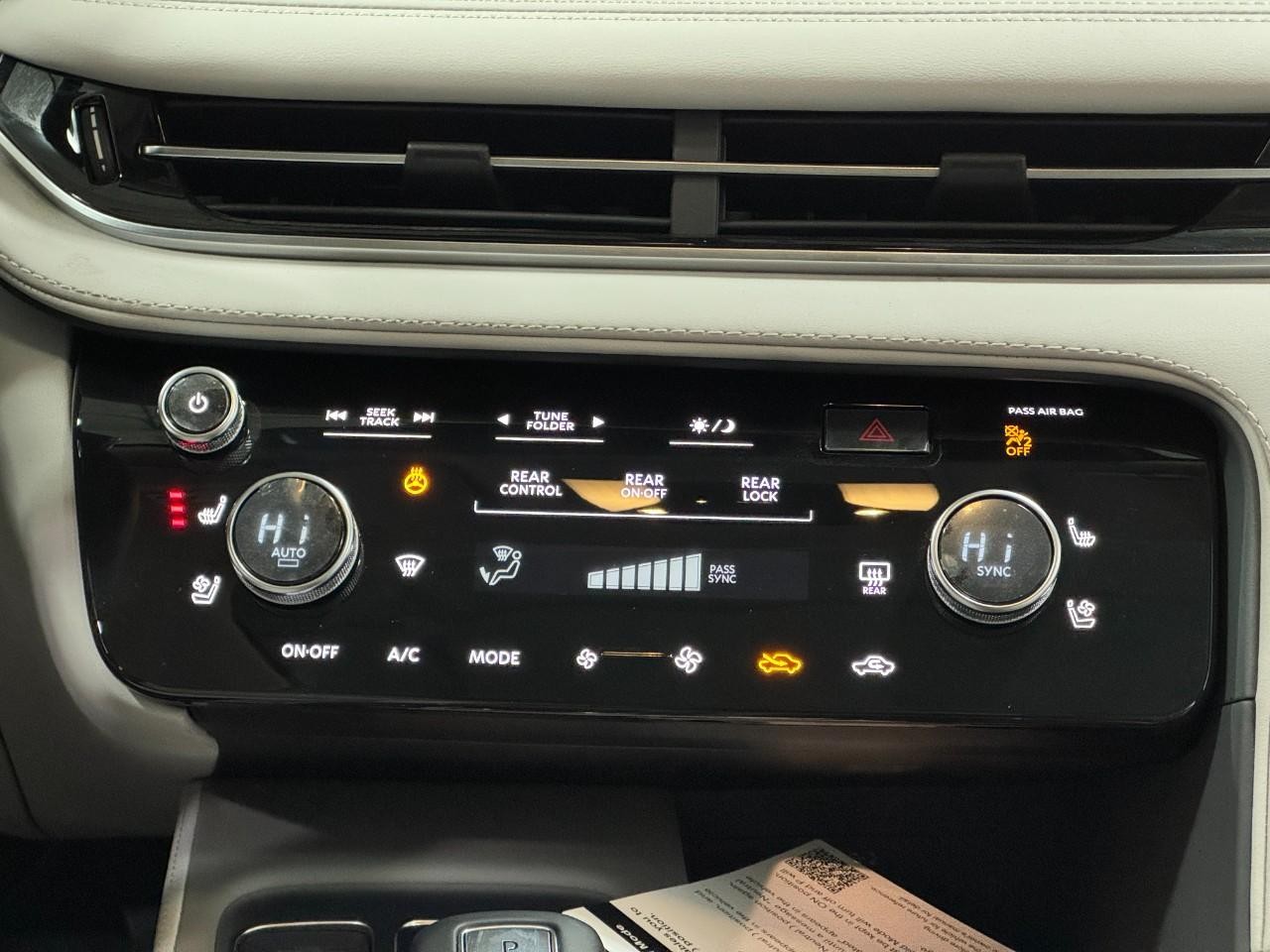 INFINITI QX60 Vehicle Full-screen Gallery Image 18