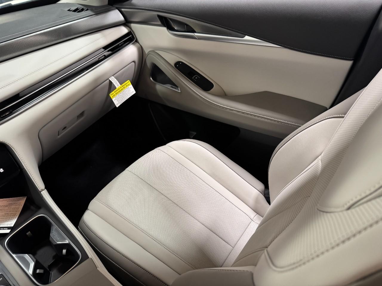 INFINITI QX60 Vehicle Full-screen Gallery Image 20