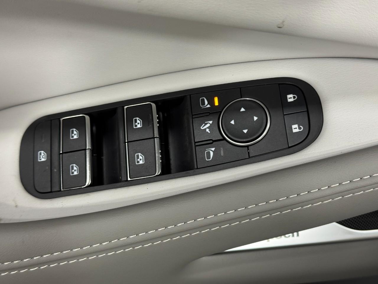 INFINITI QX60 Vehicle Full-screen Gallery Image 26