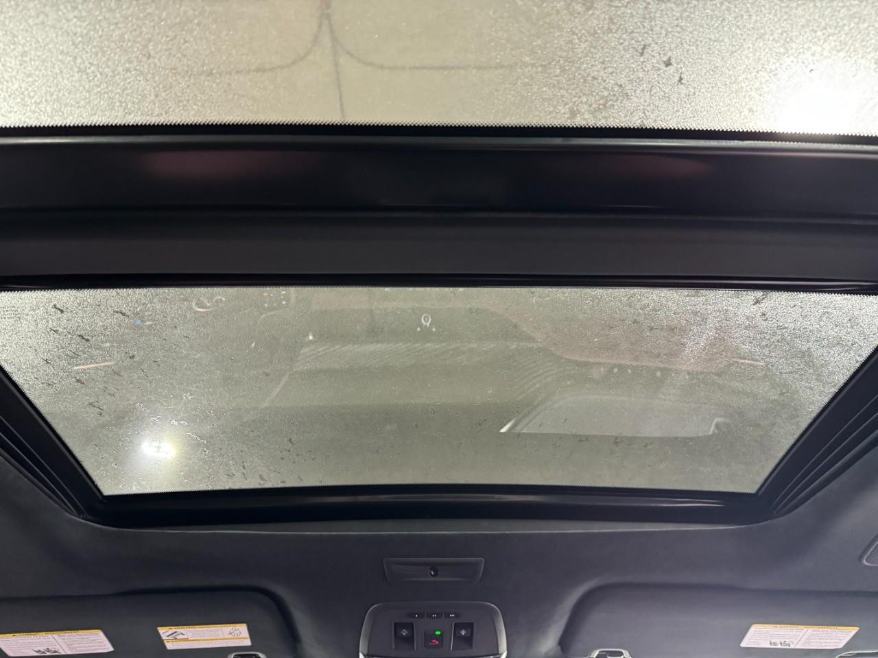 INFINITI QX80 Vehicle Full-screen Gallery Image 14