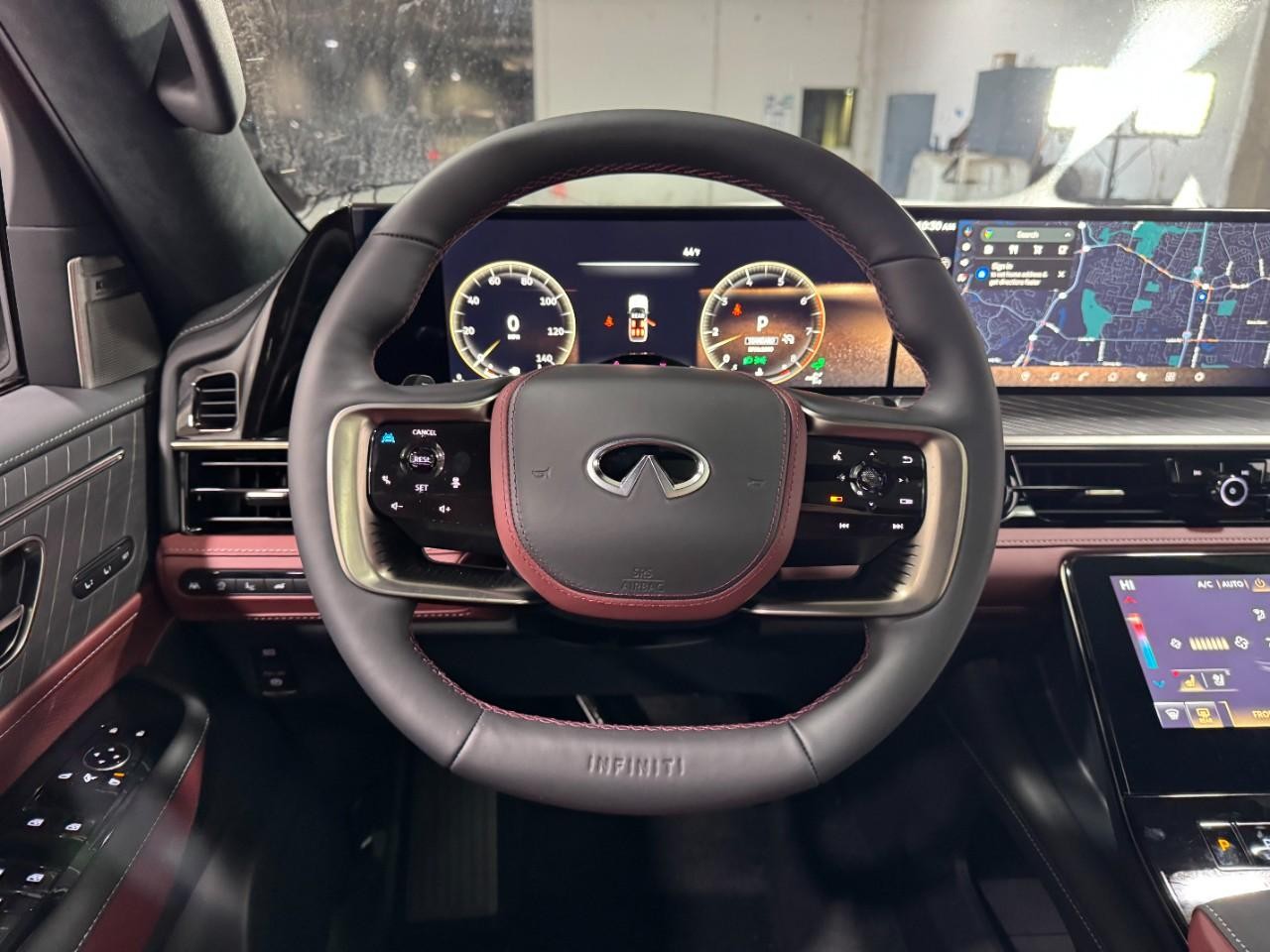 INFINITI QX80 Vehicle Full-screen Gallery Image 16