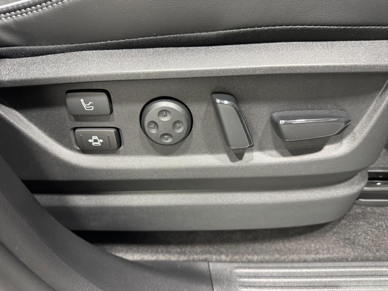 INFINITI QX80 Vehicle Full-screen Gallery Image 22