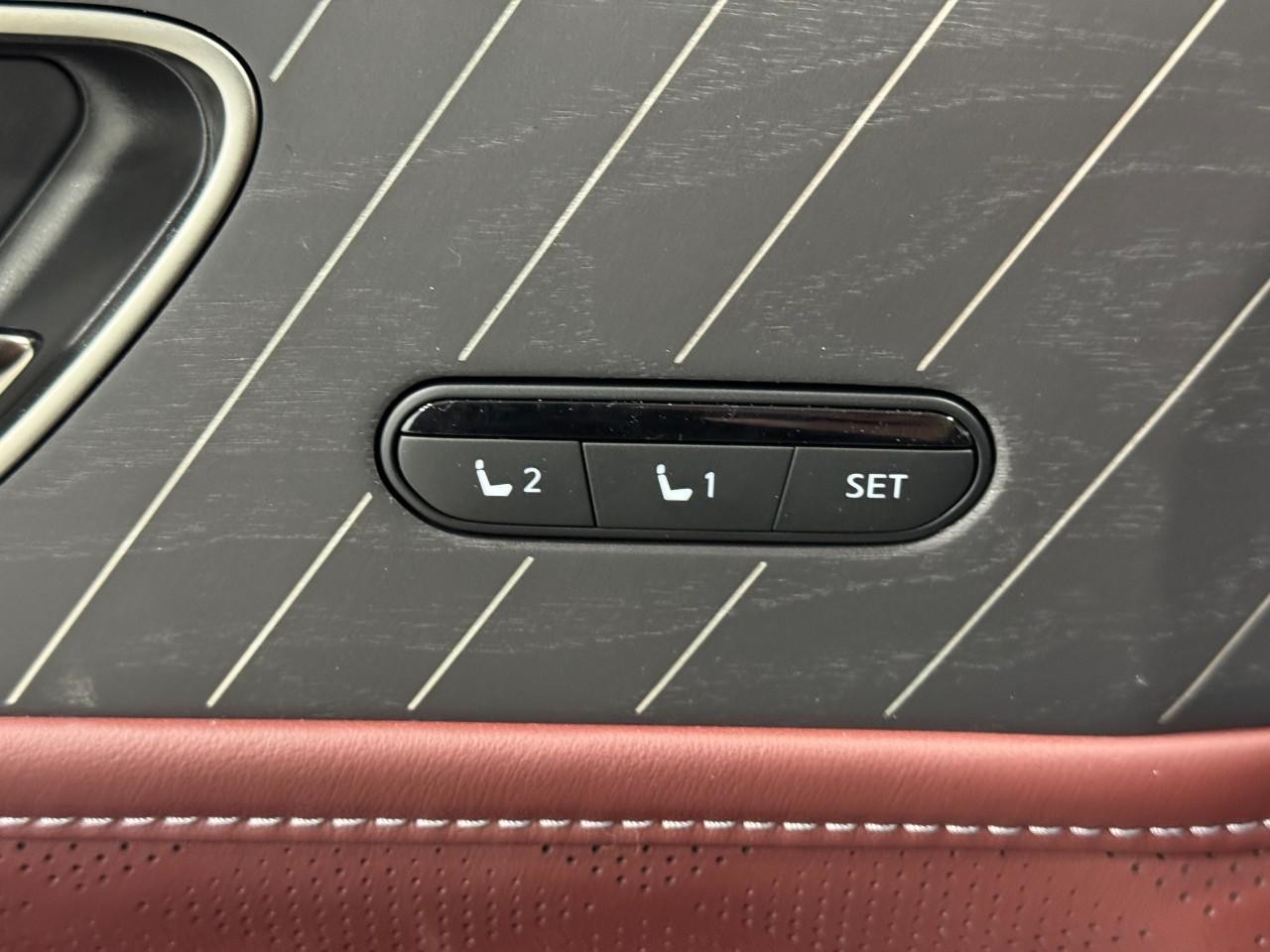 INFINITI QX80 Vehicle Full-screen Gallery Image 26