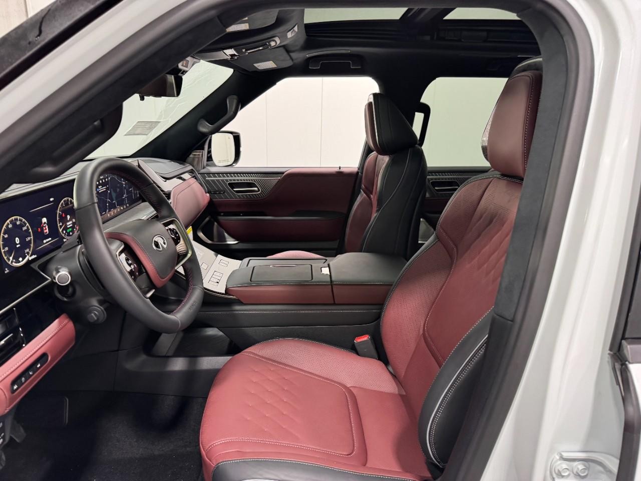 INFINITI QX80 Vehicle Full-screen Gallery Image 28