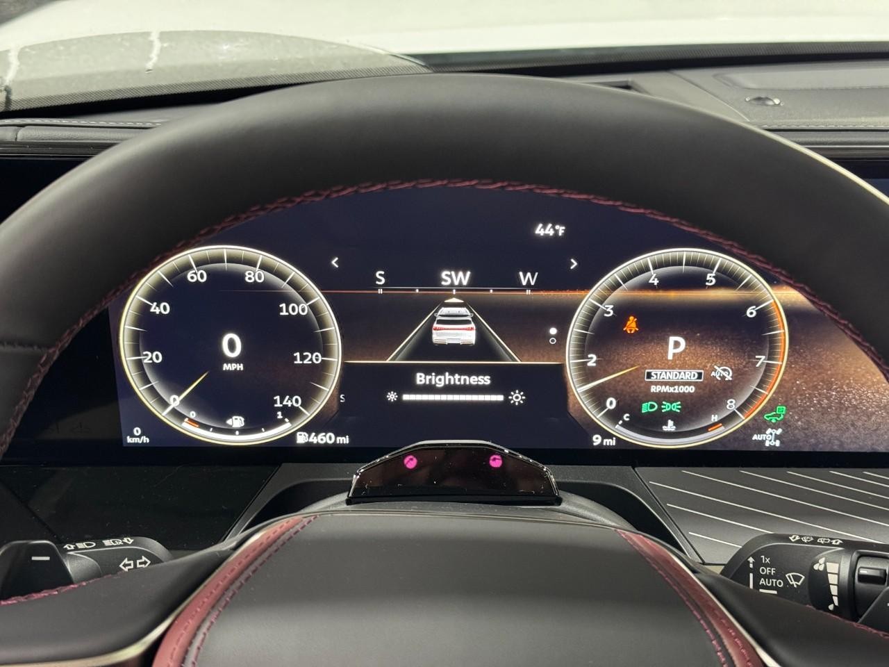 INFINITI QX80 Vehicle Full-screen Gallery Image 34