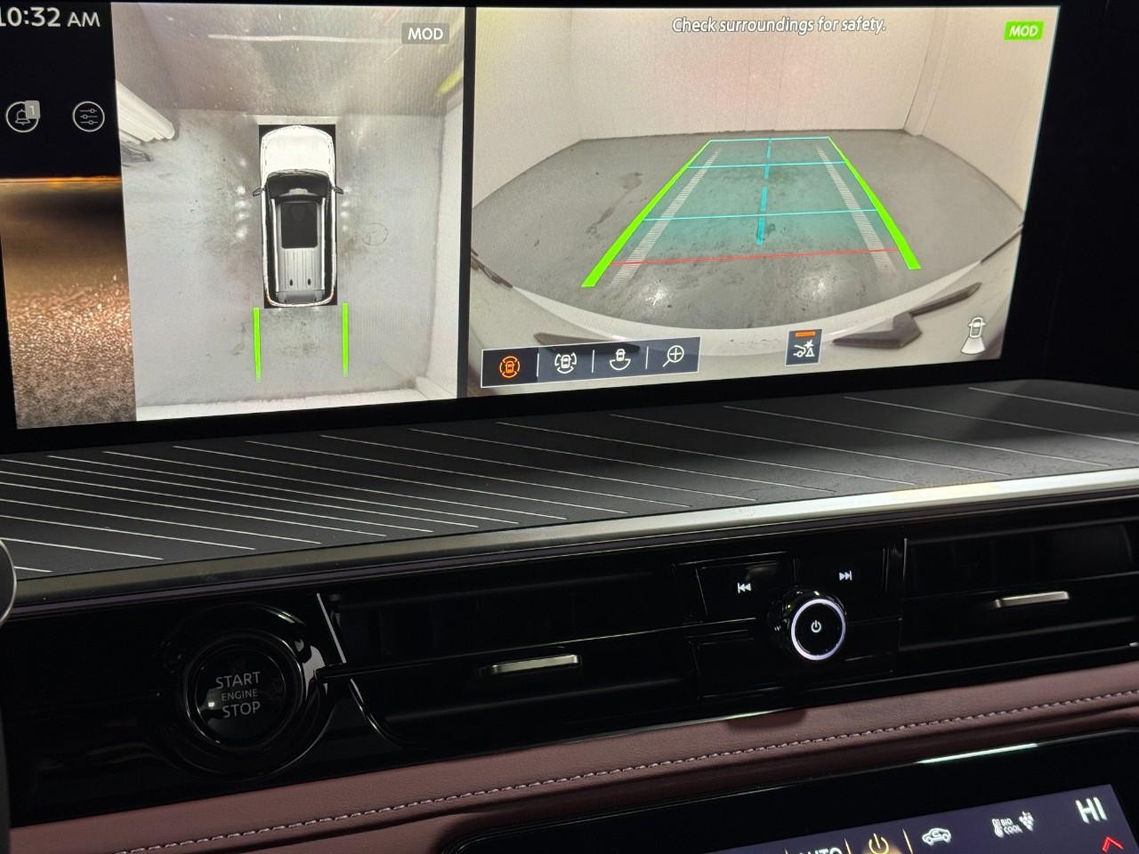 INFINITI QX80 Vehicle Full-screen Gallery Image 35