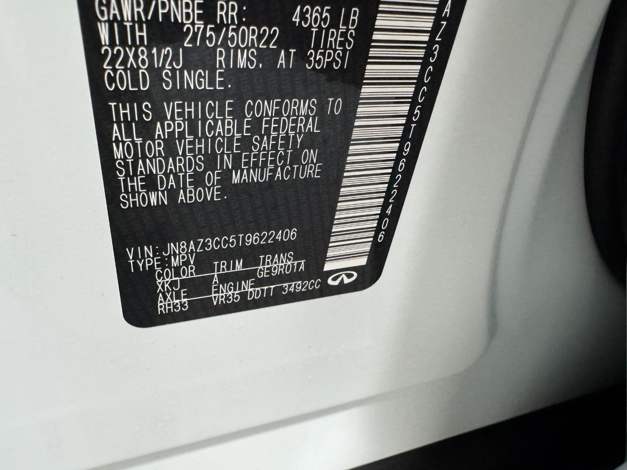 INFINITI QX80 Vehicle Full-screen Gallery Image 36