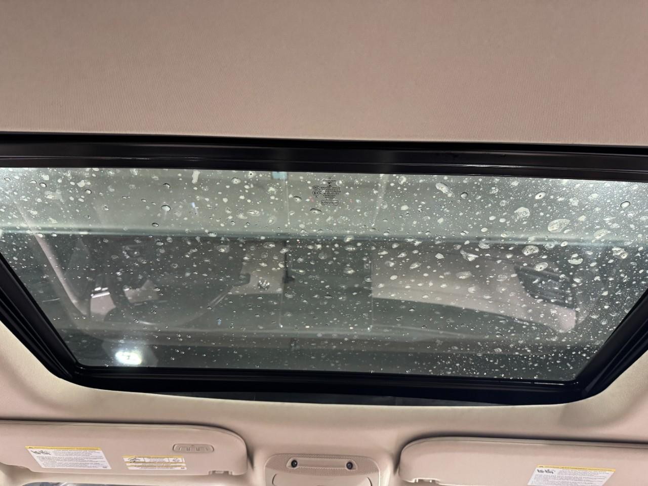 Lincoln Navigator Vehicle Full-screen Gallery Image 15