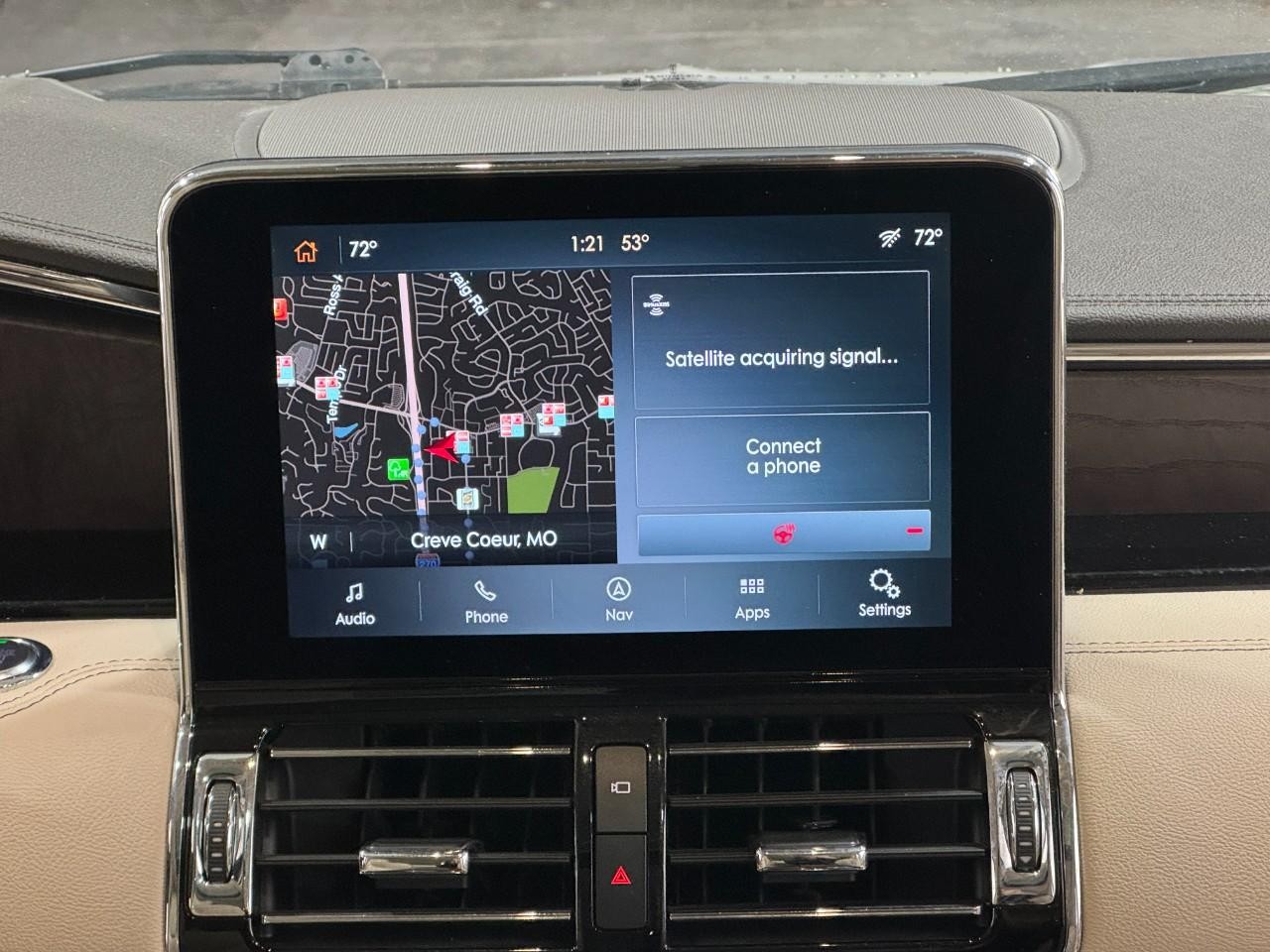 Lincoln Navigator Vehicle Full-screen Gallery Image 18