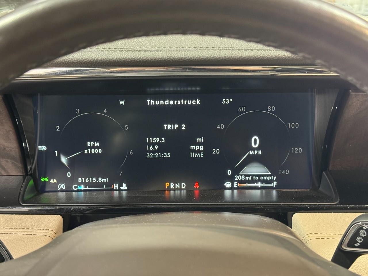 Lincoln Navigator Vehicle Full-screen Gallery Image 33