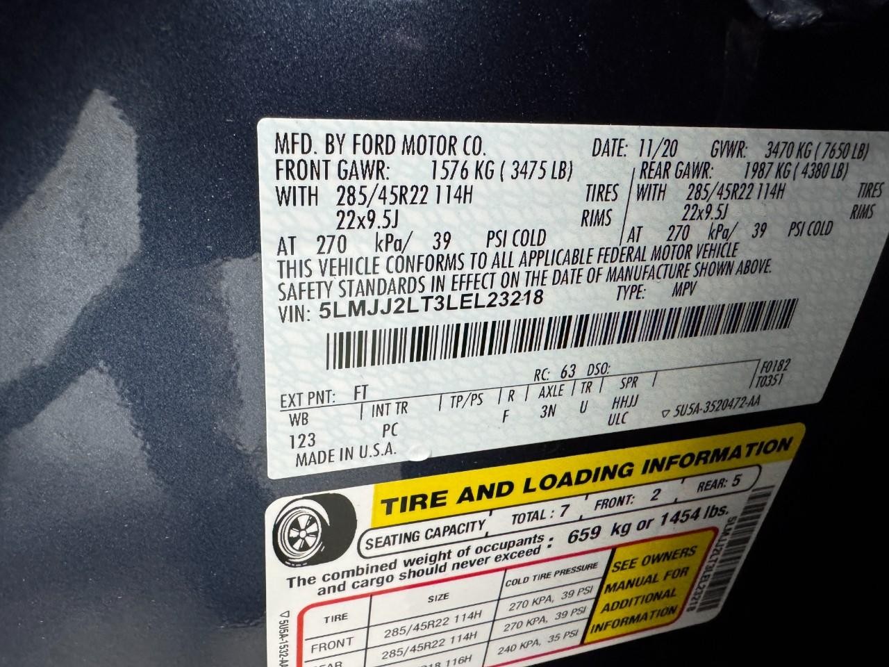 Lincoln Navigator Vehicle Full-screen Gallery Image 35