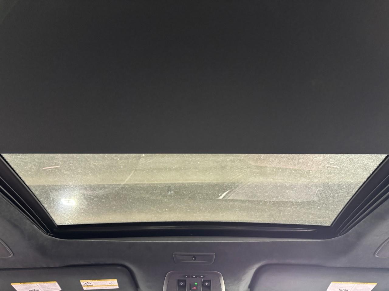 INFINITI QX80 Vehicle Full-screen Gallery Image 14