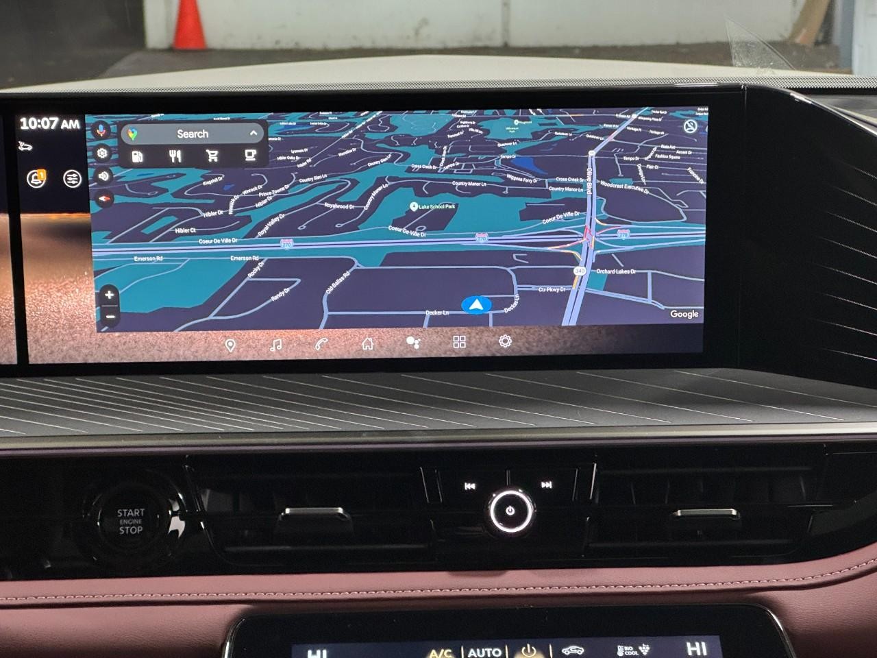 INFINITI QX80 Vehicle Full-screen Gallery Image 17