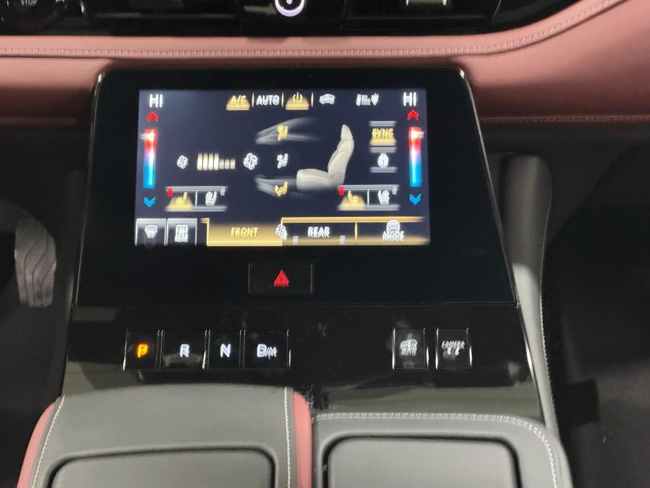 INFINITI QX80 Vehicle Full-screen Gallery Image 18