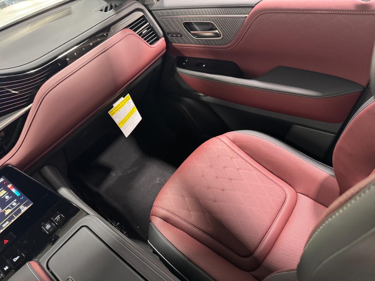 INFINITI QX80 Vehicle Full-screen Gallery Image 19