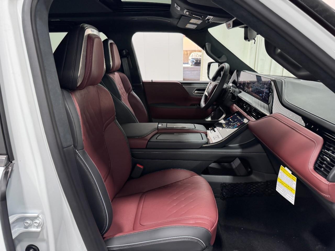 INFINITI QX80 Vehicle Full-screen Gallery Image 20