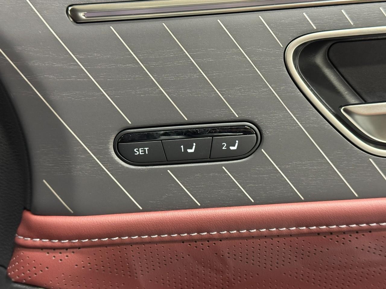 INFINITI QX80 Vehicle Full-screen Gallery Image 23