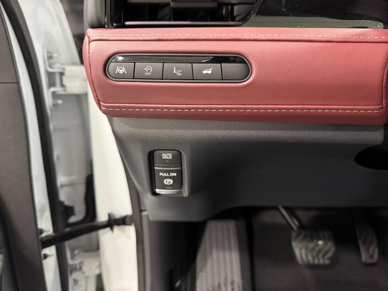 INFINITI QX80 Vehicle Full-screen Gallery Image 31