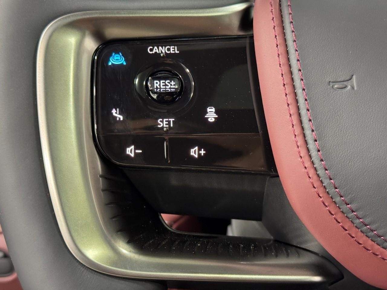 INFINITI QX80 Vehicle Full-screen Gallery Image 32