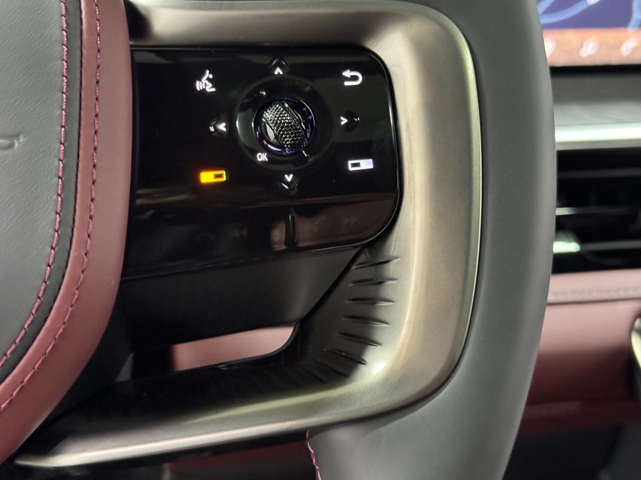 INFINITI QX80 Vehicle Full-screen Gallery Image 33