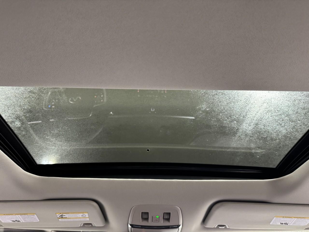 INFINITI QX80 Vehicle Full-screen Gallery Image 14