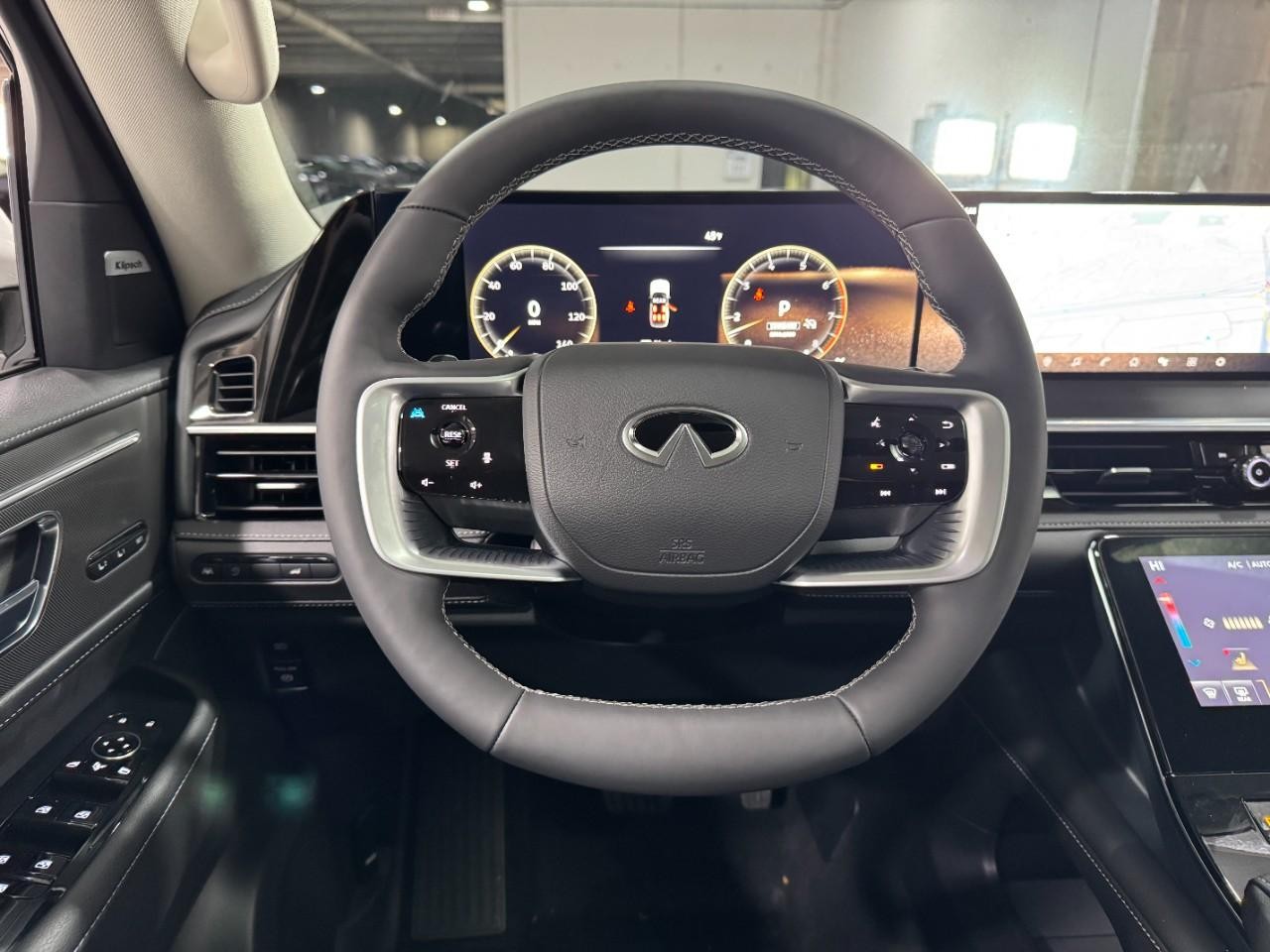 INFINITI QX80 Vehicle Full-screen Gallery Image 16