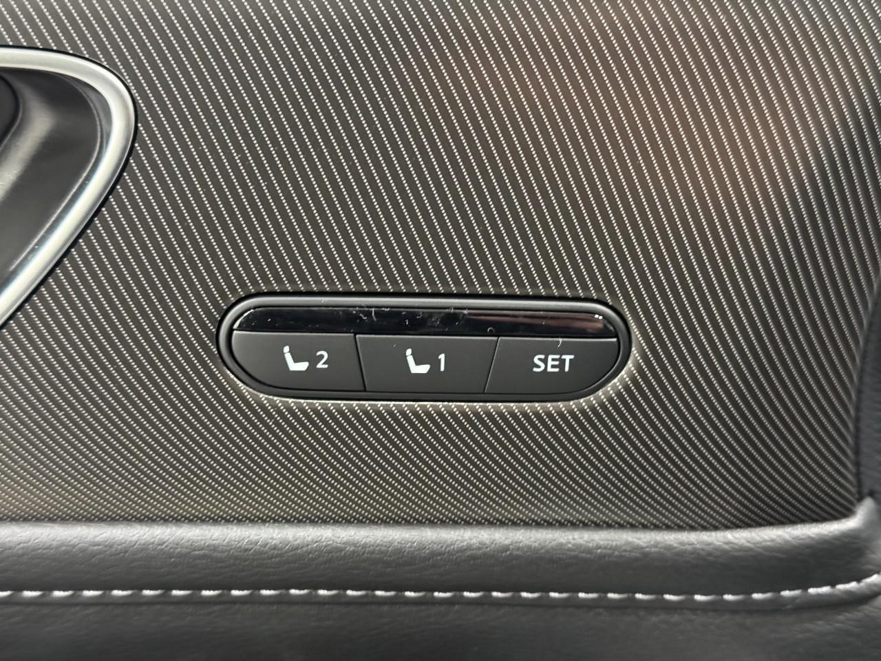 INFINITI QX80 Vehicle Full-screen Gallery Image 25