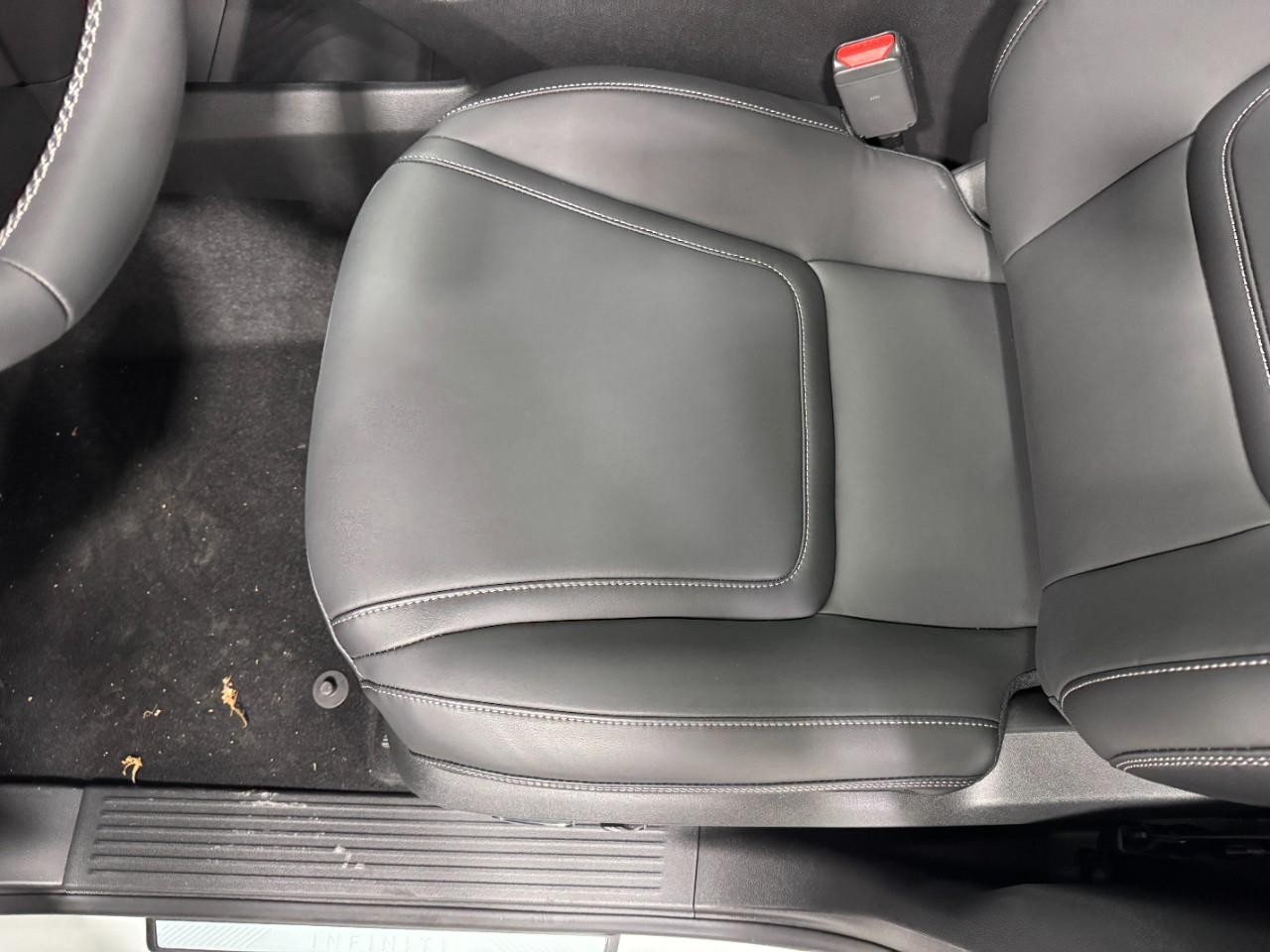 INFINITI QX80 Vehicle Full-screen Gallery Image 28