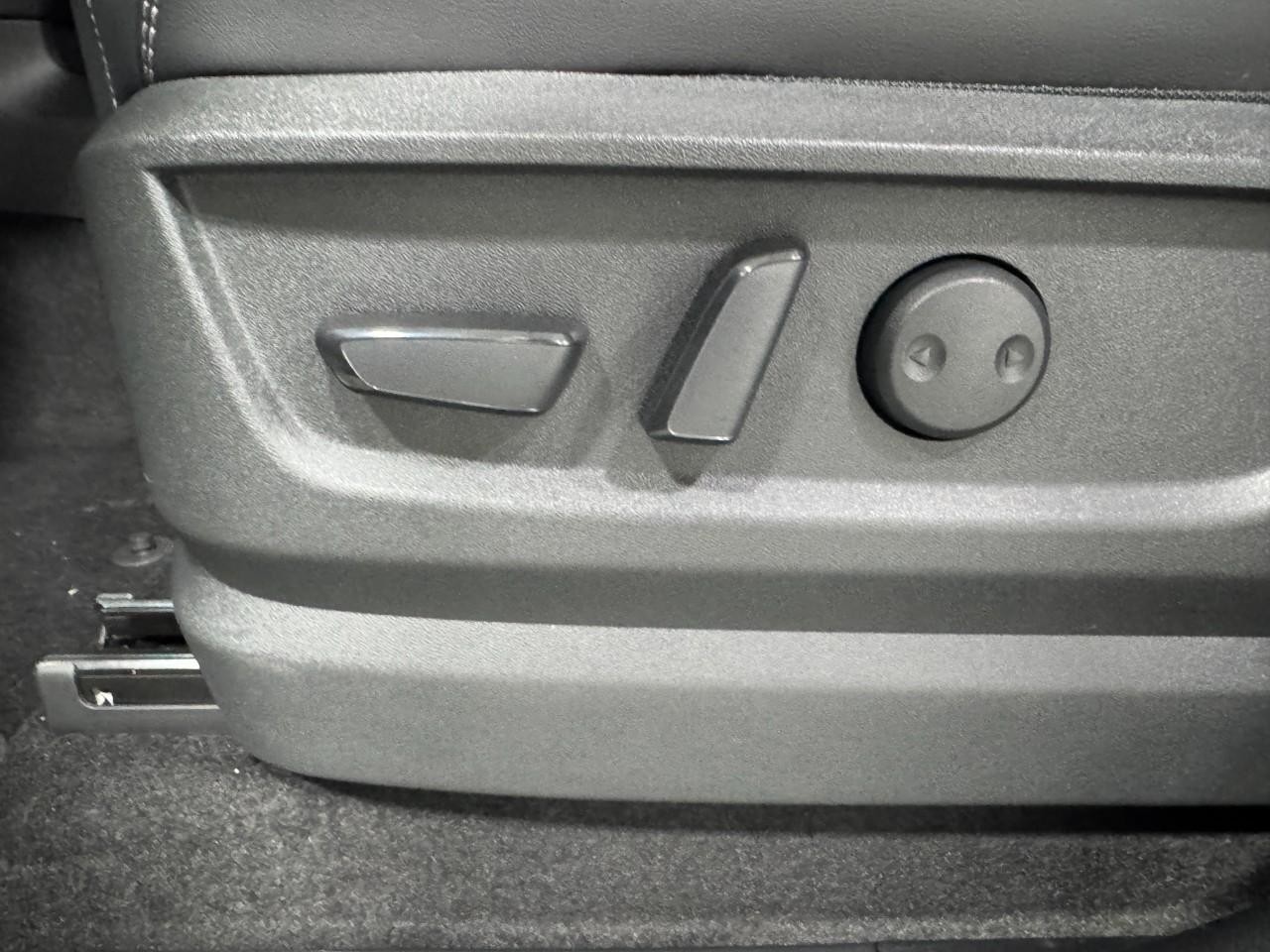 INFINITI QX80 Vehicle Full-screen Gallery Image 29